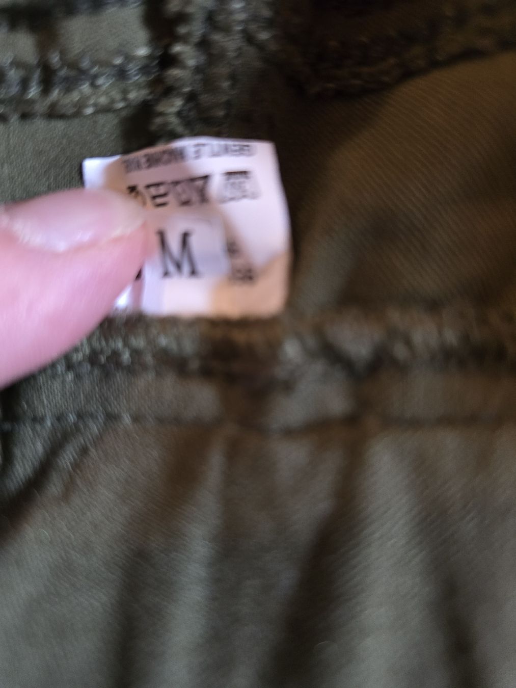 Pantalons: Hosen dunkelgrün Grösse M Polyester Elastan – D'occasion à Niederneunforn par slowdown03 2
