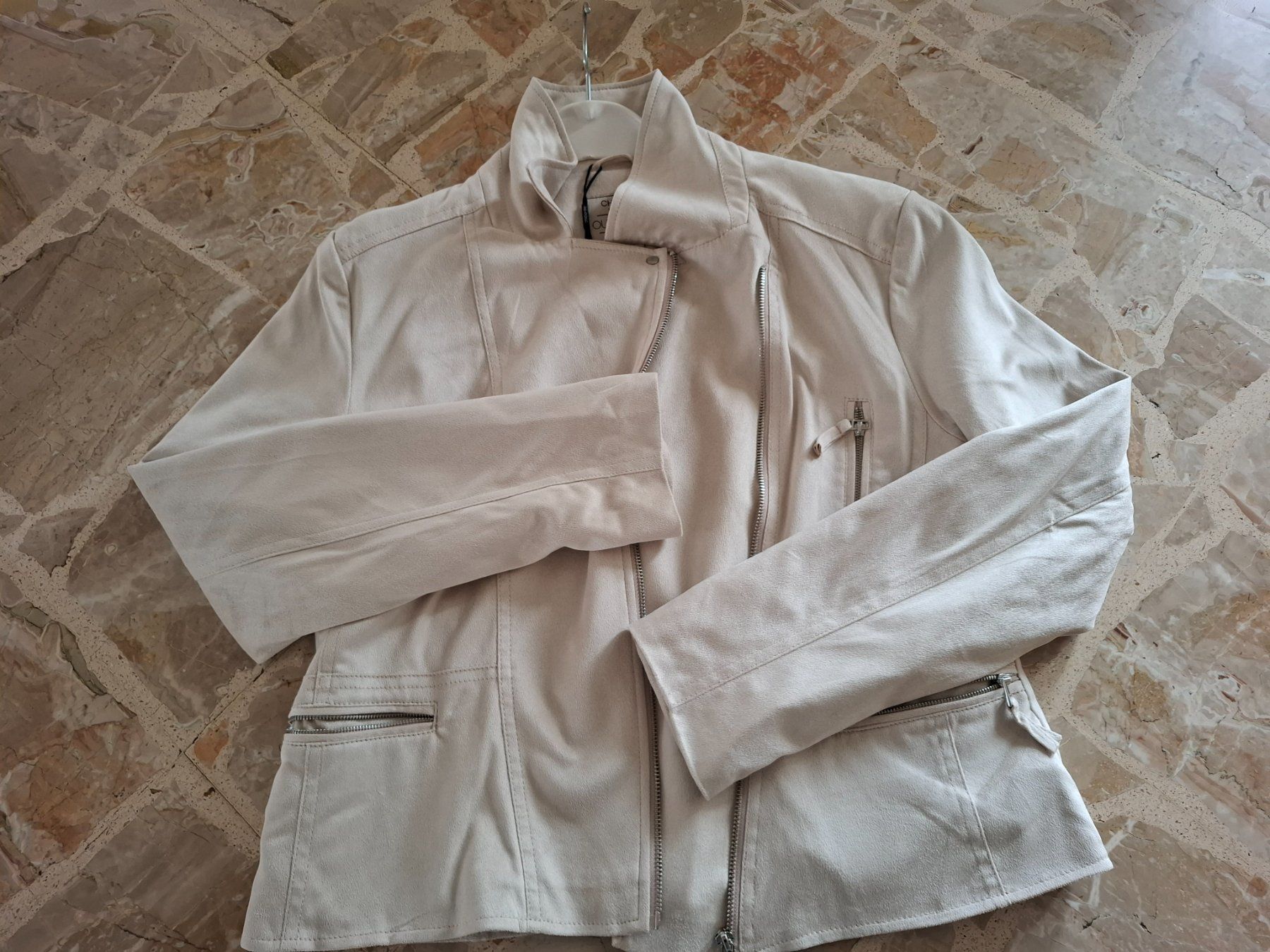 Giacche: Weisse Damen Jacke Grösse LARGE – Nuovo e nell'imballaggio originale da Grenchen venduto da Smartflitzer