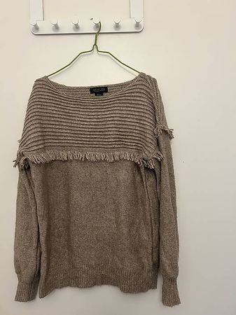 brauner Pullover