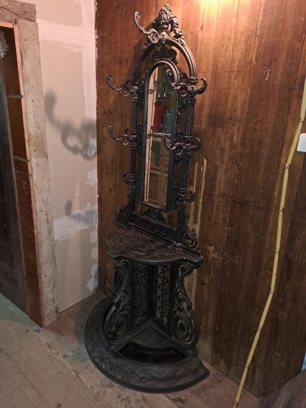 Guardaroba: Garderobe Gusseisen – Usato da Gebenstorf venduto da suroh