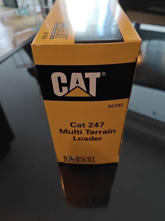 Modellbausätze & Standmodelle: CAT 247B2 Multi Terrain Loader 1:32 originalverpackt – Gebraucht aus Oftringen von nyf_dg58 2