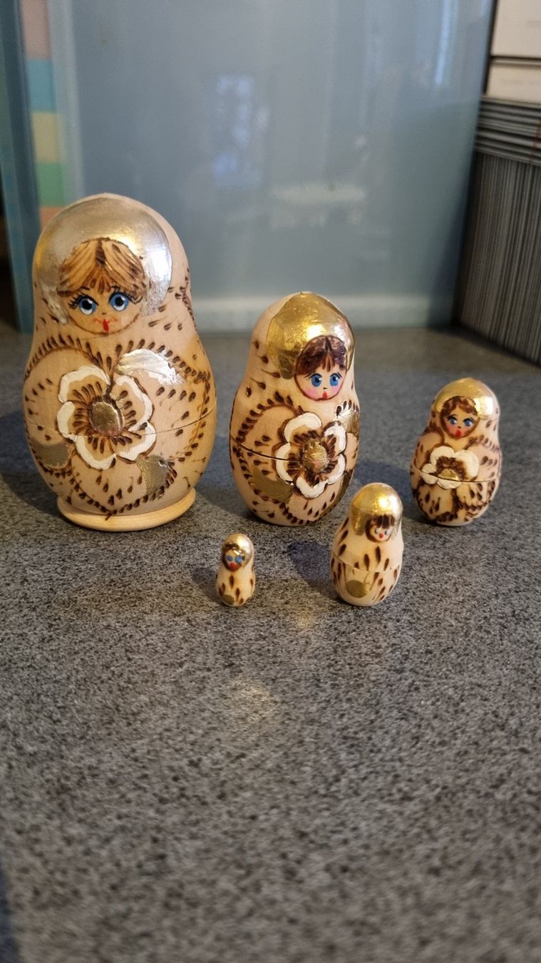 Statuette: petite poupées russe de 5 pièces – Usato da La Chaux-de-Fonds venduto da mikilo1 1
