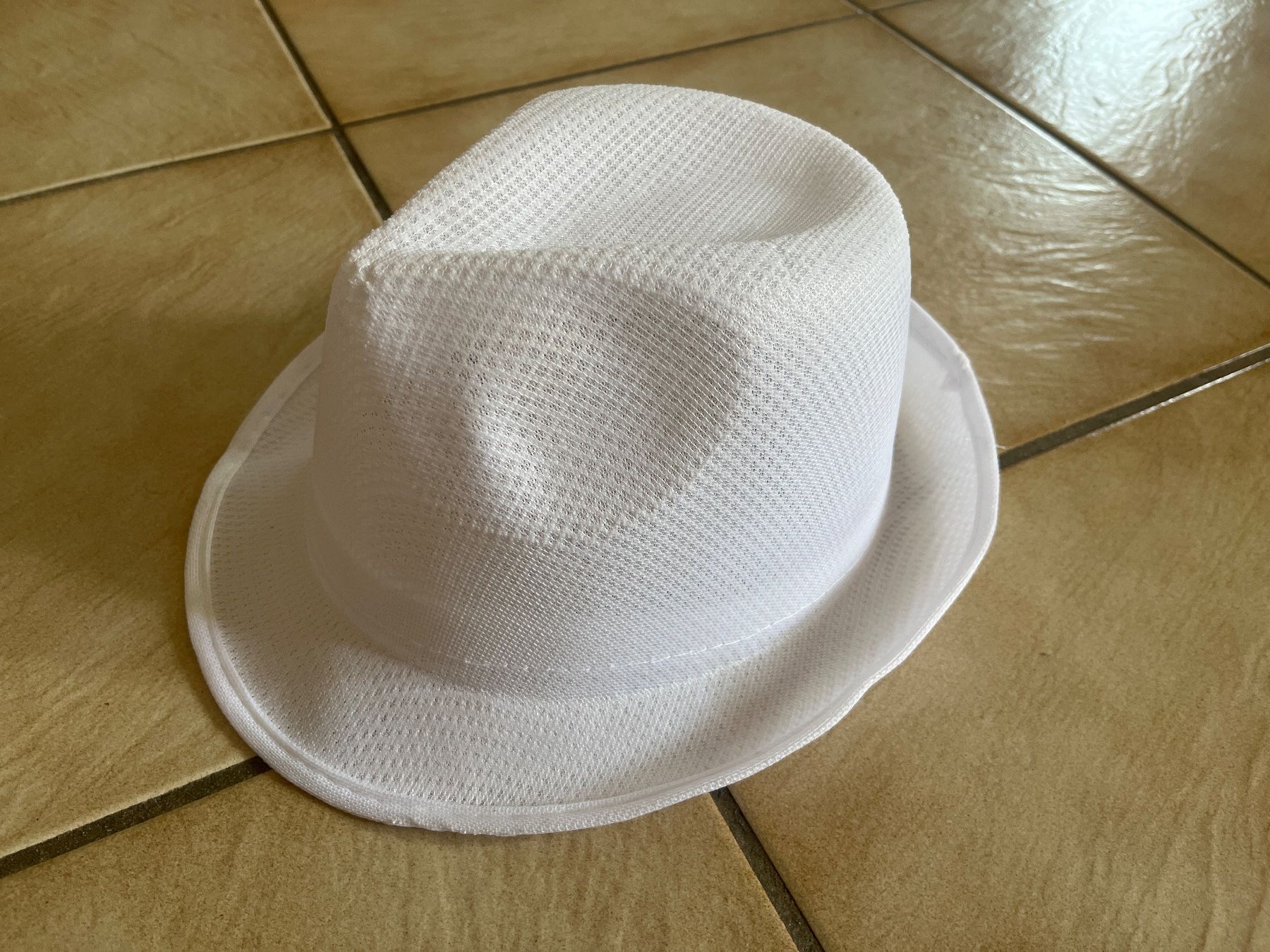 Copricapi, berretti & cappellini: Chapeau Fedora blanc – Usato da Vernayaz venduto da Darkfrost