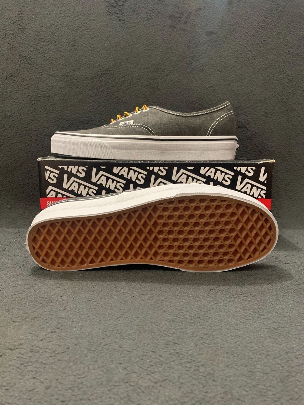 Vans Scarpe da uomo: Vans Authentic , Grösse EU 40.5 – Nuovo e nell'imballaggio originale da Zürich venduto da LIQUIDATOR.CP 2