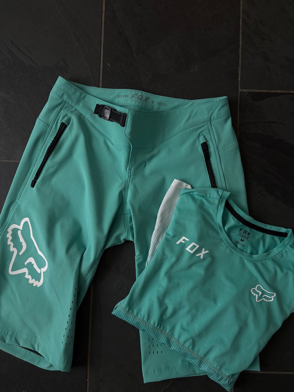 Fox Canottiere & Pantaloni: FOX Trikot & Shorts Damen Türkis – Usato da Mürren venduto da mic_jv28