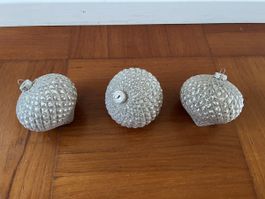 3 Weihnachtskugeln - Christbaumschmuck - silbern mit Glitter