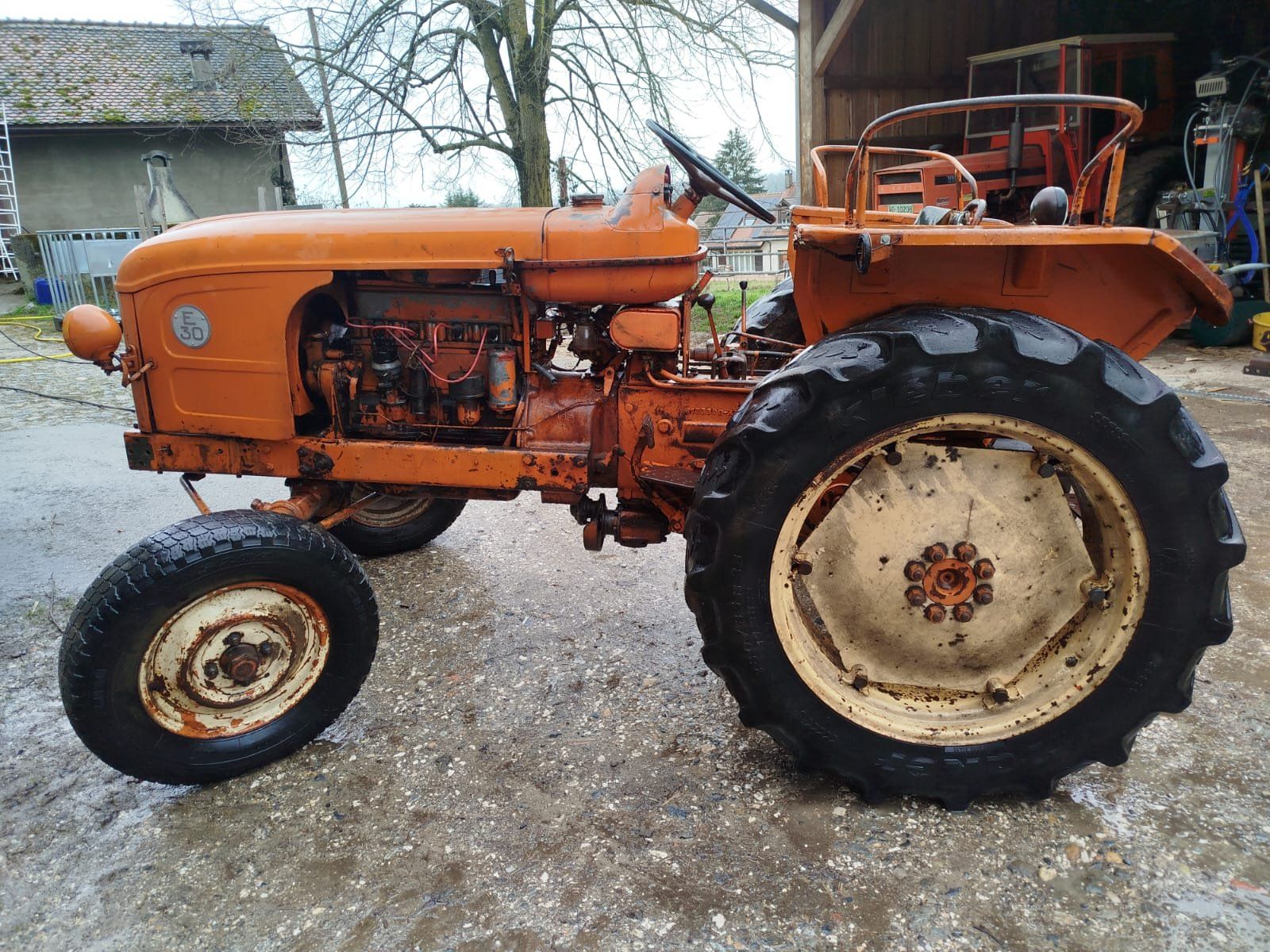 Renault Trattori: Tracteur Renault E30 (essence) – Usato da Yverdon-les-Bains venduto da rbo_d68t 2