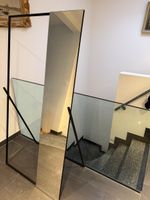 Standspiegel mit Aufhänger für die Oberseite