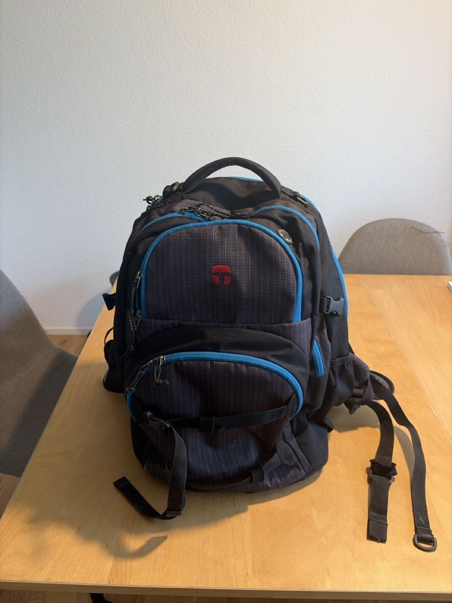 Rucksäcke: Rucksack Tasche schwarz/blau mit Fächern Grösse L  – Gebraucht aus St. Gallen von tiz_8pqz