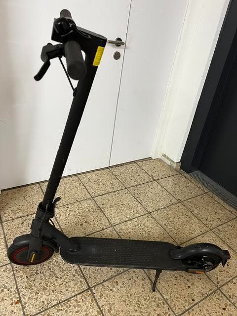Scooters: Mi Elektroroller Ninebot Pro2, 25 h/km wenig gebraucht – Gebraucht aus Muttenz von Sila2