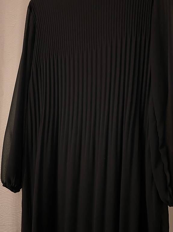 Kleider: Plissee-Kleid schwarz – Neu und originalverpackt aus Bern von nadjaz 1