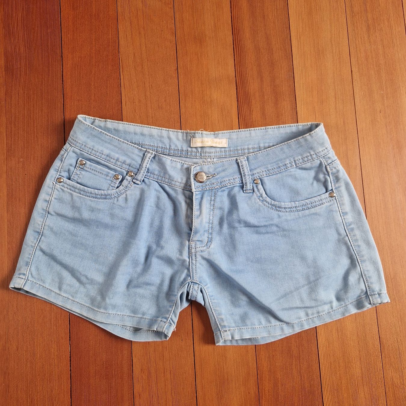 Jeans: Jeans-Shorts Damen hellblau Gr. 40 – Gebraucht aus Muttenz von bebbi523