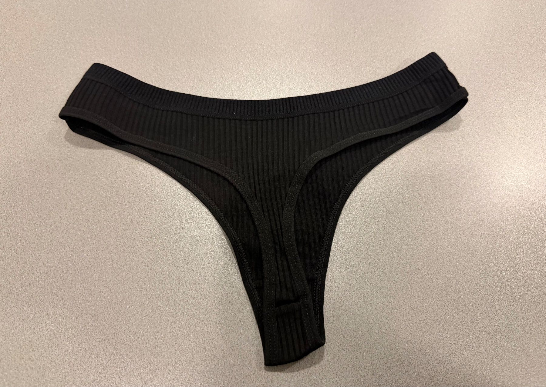 Sonstige Unterwäsche: Schwarzer String Tanga, Grösse L, Neu! – Neu und originalverpackt aus Wohlen AG von abaci 1
