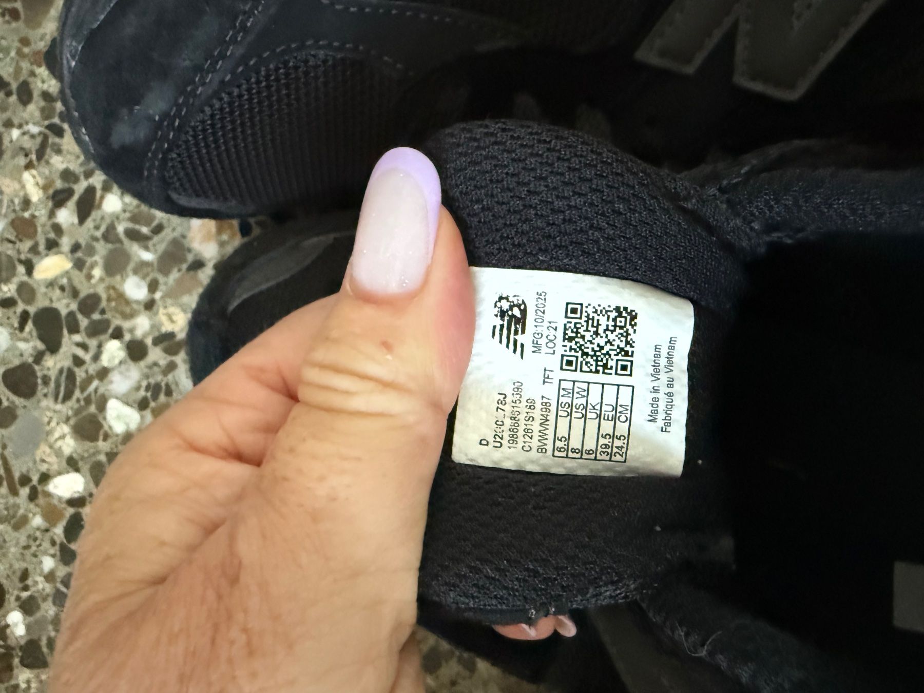 New Balance Chaussures femmes: New Balance Sneaker schwarz – D'occasion à Jona par Ahayabusa