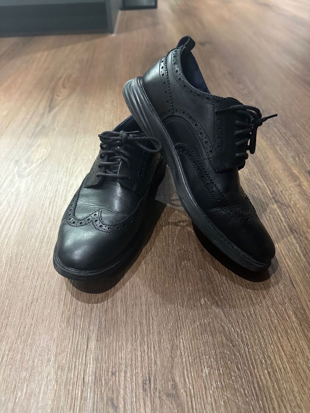 Scarpe da uomo: Schuhe Cole Haan Grandevolution Wingtip Oxford, schwarz – Nuovo (secondo la descrizione) da Kölliken venduto da mar_8jjj