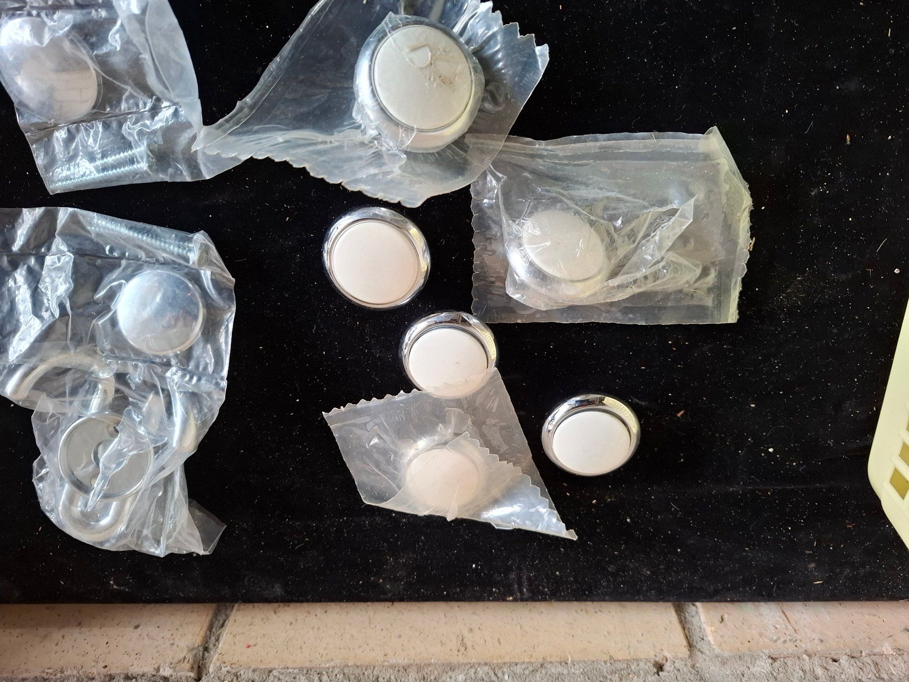 Eisenwaren: Möbelgriffe Neu diverse Modelle Chrom/Weiss Set – Neu (gemäss Beschreibung) aus Schönholzerswilen von clyde123 1