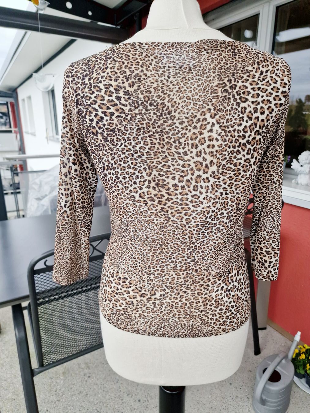 Maglioni & Felpe: HENNES feines, elastisches Wildprintshirt – Usato da Rüti ZH venduto da shanenya 1