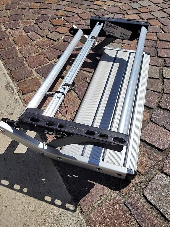 Scale: Thule Single Step manual 550 Trittstufe – Usato da Willerzell venduto da Marzipan12 2