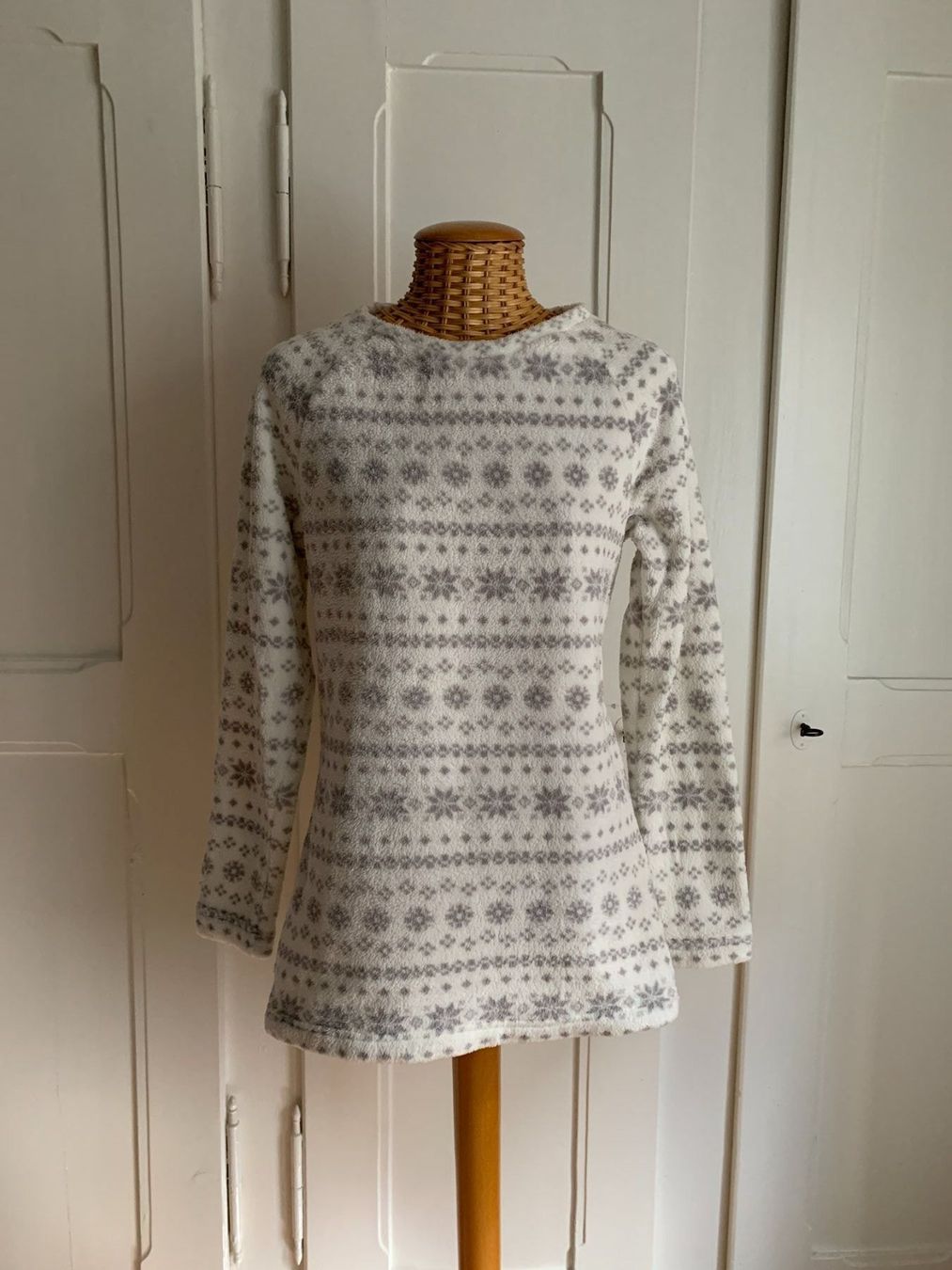 C&A Negligees & Pyjamas: Plüsch Longpulli (Sleepwear) XS – Gebraucht aus Zürich von Diazaio