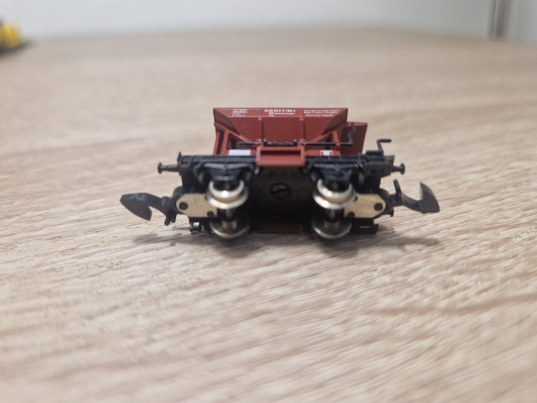 Märklin Modelleisenbahnen: Märklin Z Schotterwagen DB – Gebraucht aus St-Aubin-Sauges von tantome 2