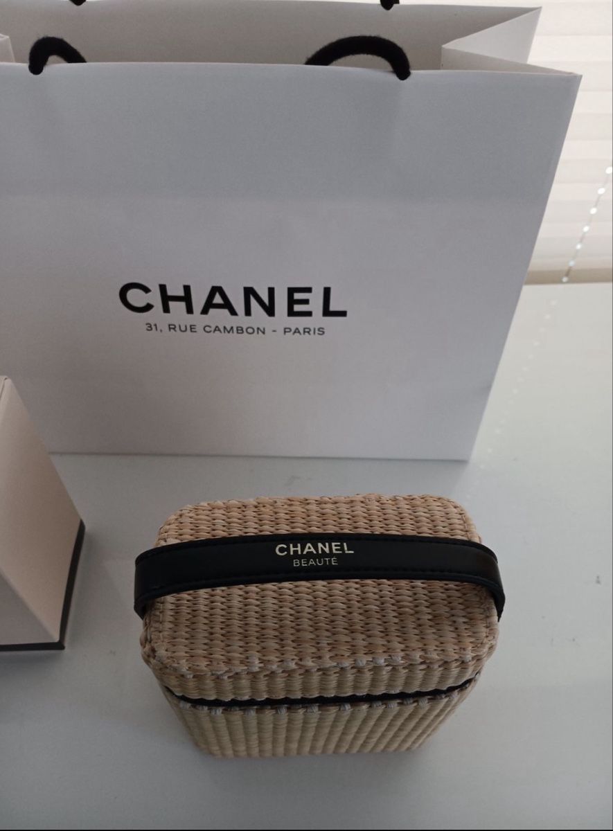 Chanel Kosmetikkoffer: Chanel Beauté Bag – Neu (gemäss Beschreibung) aus Zürich von zie_5nsb