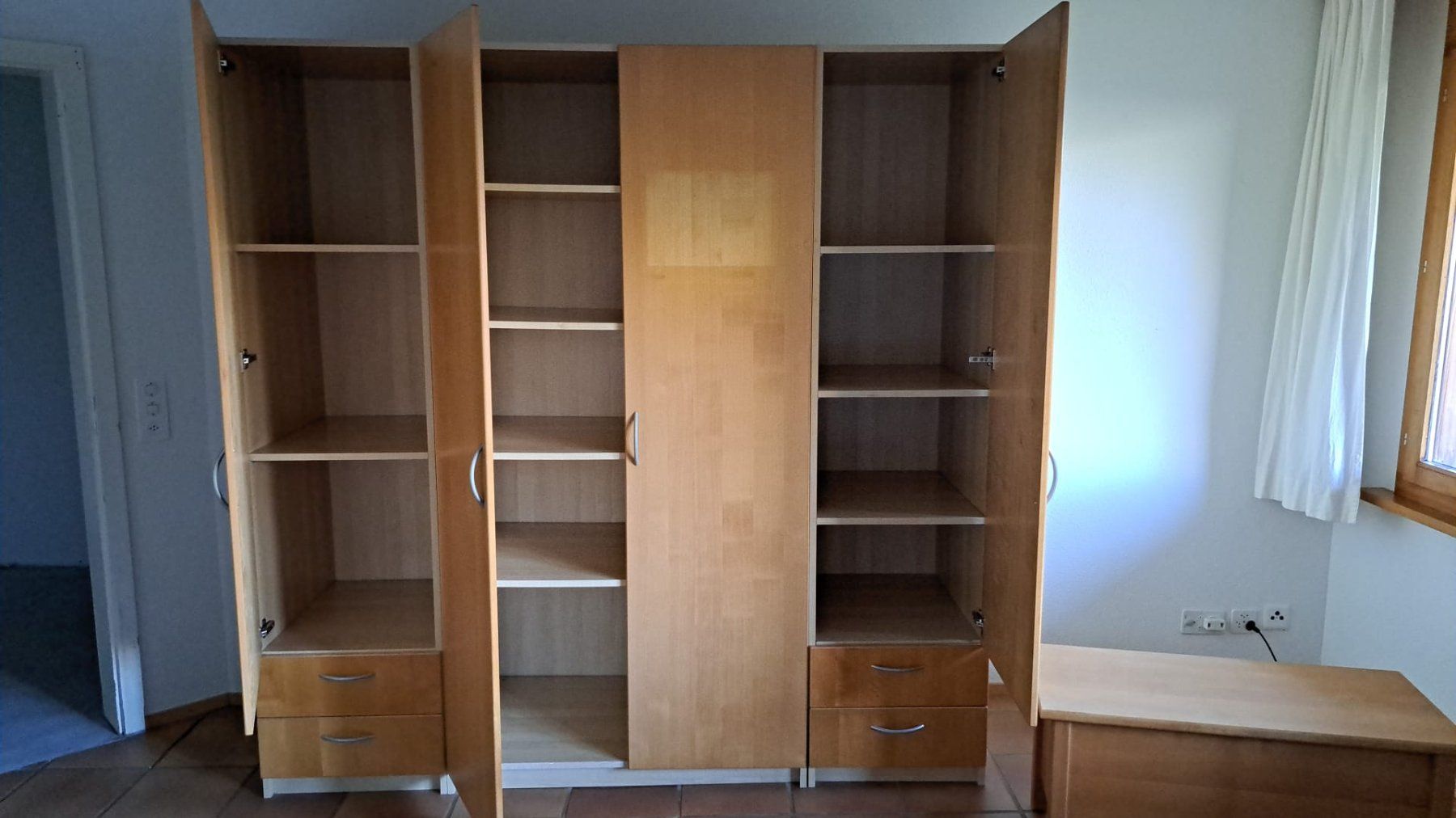 Ikea Armadi: Schrank von Ikea mit Schubladen – Usato da Spiez venduto da Aeroli 1