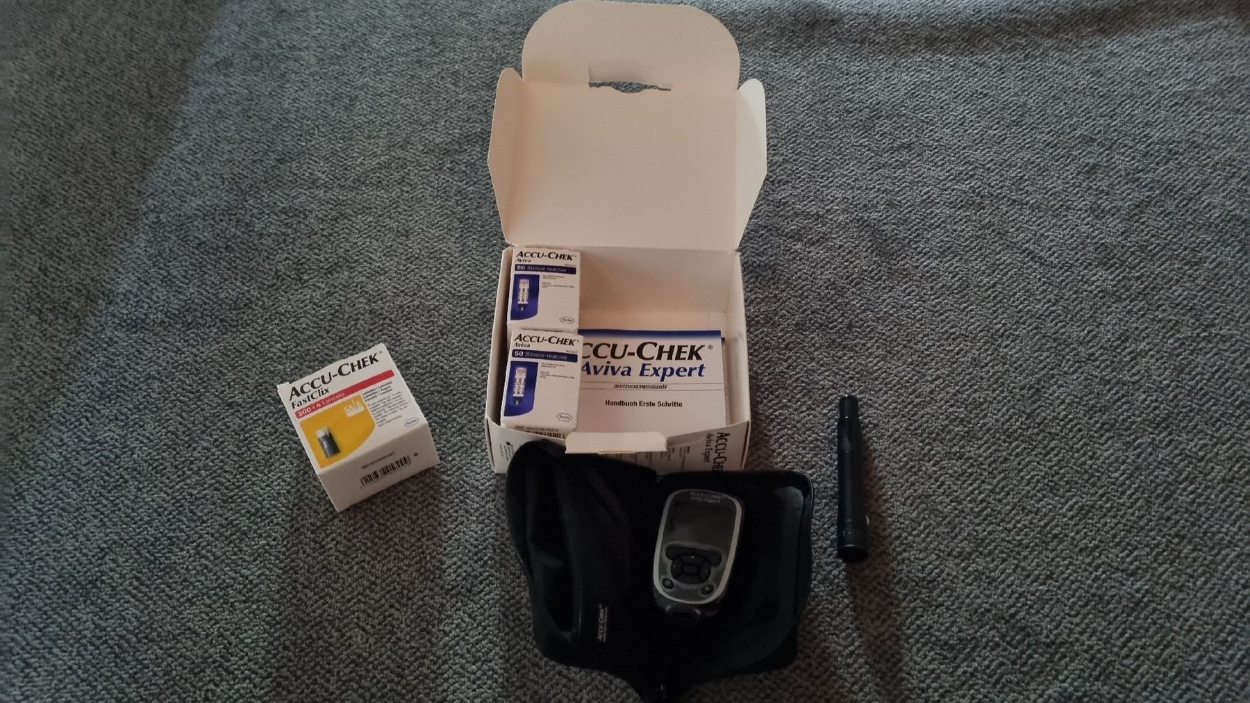 Accu-Chek Attrezzature mediche: Blutzuckermessgerät mit Zubehör – Nuovo (secondo la descrizione) da Bennau venduto da RolandZehnder 2