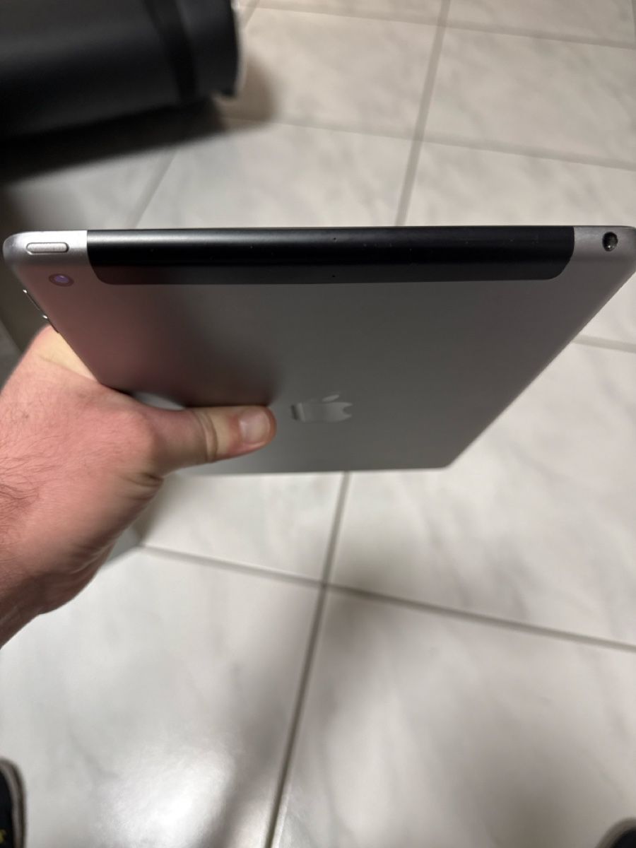 Apple Tablet PC: iPad A1954 – Difettoso da Payerne venduto da Kikas 4