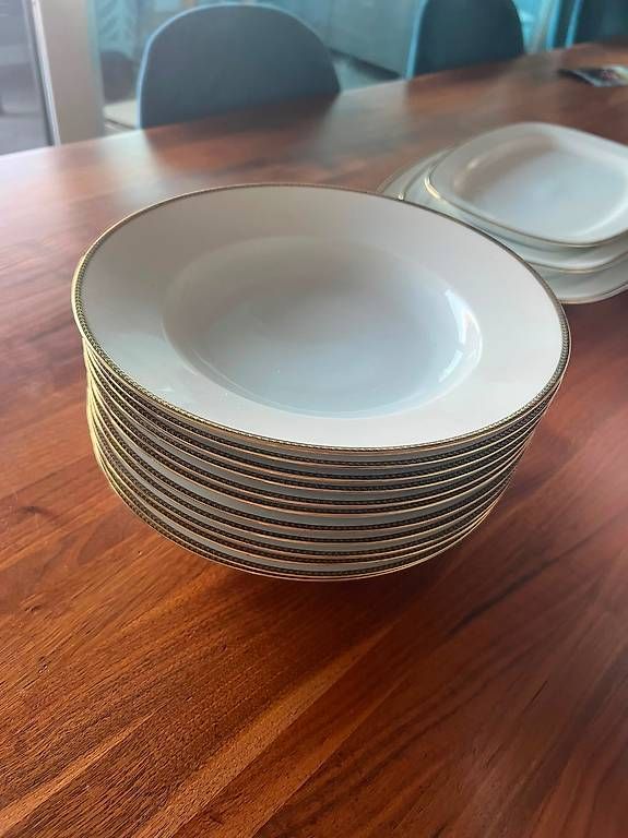 Set di piatti: Geschirrset mit Goldrand – Usato da Zürich venduto da jug01 2