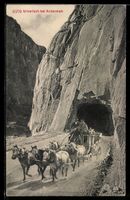 AK Andermatt, Urnerloch, Postkutsche verlässt Tunnel, Montag