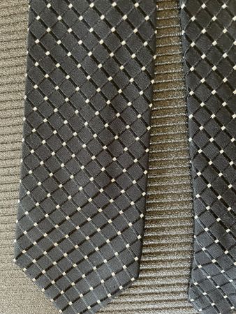 Cravate de luxe P.F.C. En soie motif carreaux bleu marine