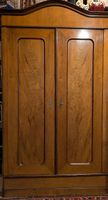 Antiker Kleiderschrank