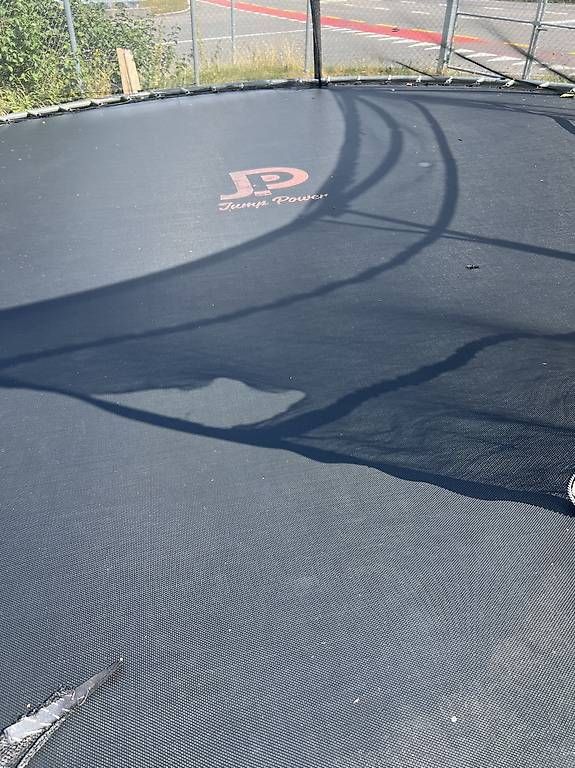 Trampoline: Grosses Trampolin abzugeben – Gebraucht aus Dierikon von liri75 2