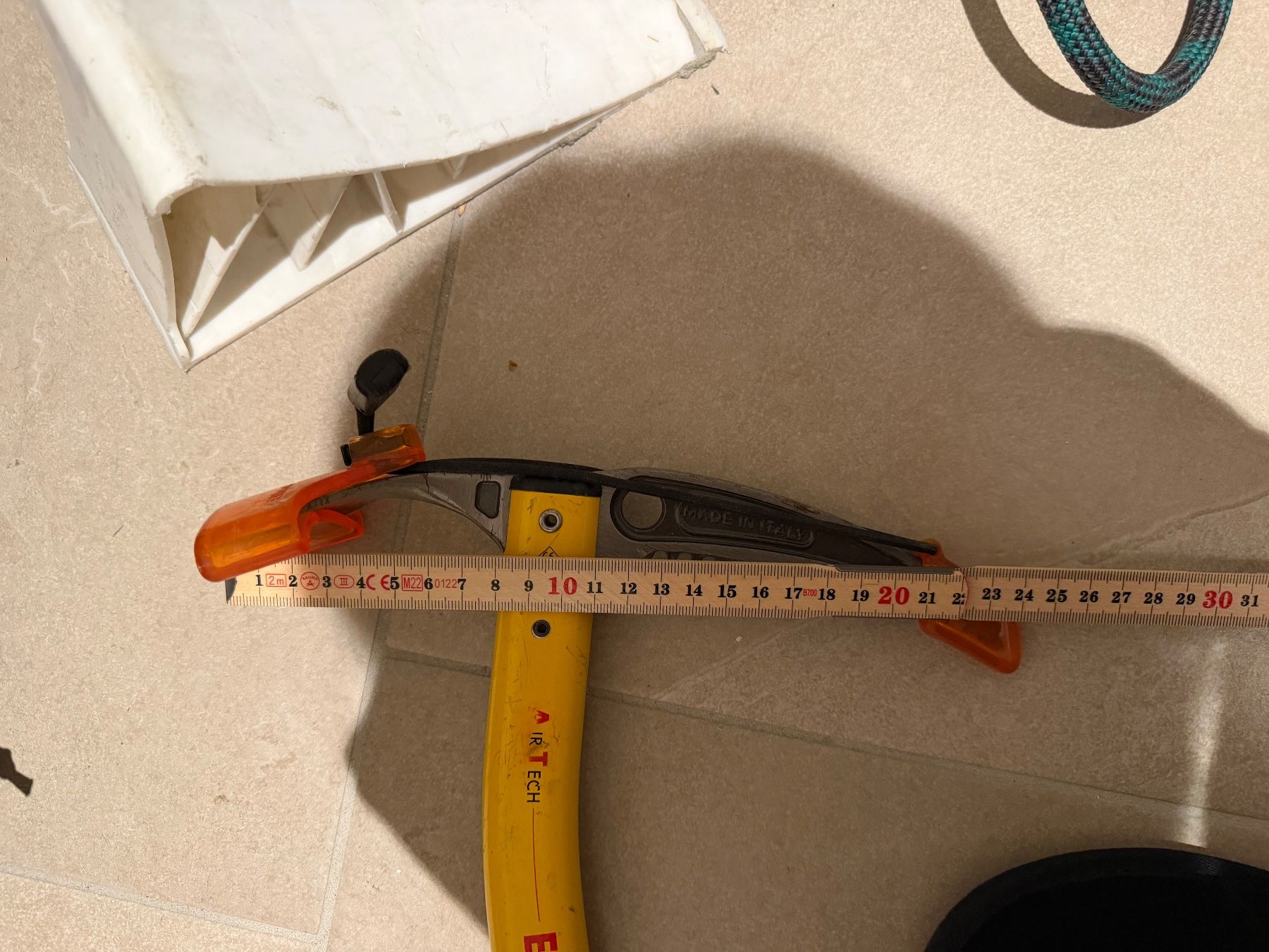 Grivel Attrezzatura da arrampicata: Grivel Air Tech Evolution Eispickel gelb guter Zustand – Usato da Kilchberg ZH venduto da Pflanzina 3