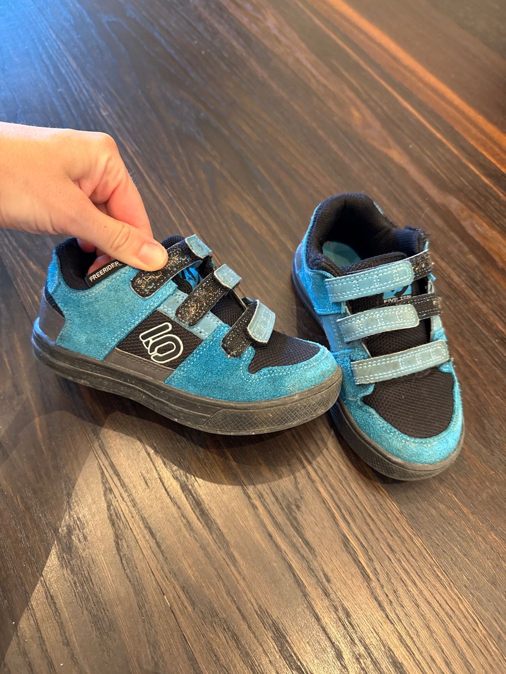Five Ten Scarpe per ragazzi: Five Ten Kinderbikeschuhe Gr 30 – Usato da Schinznach-Bad venduto da a-girl