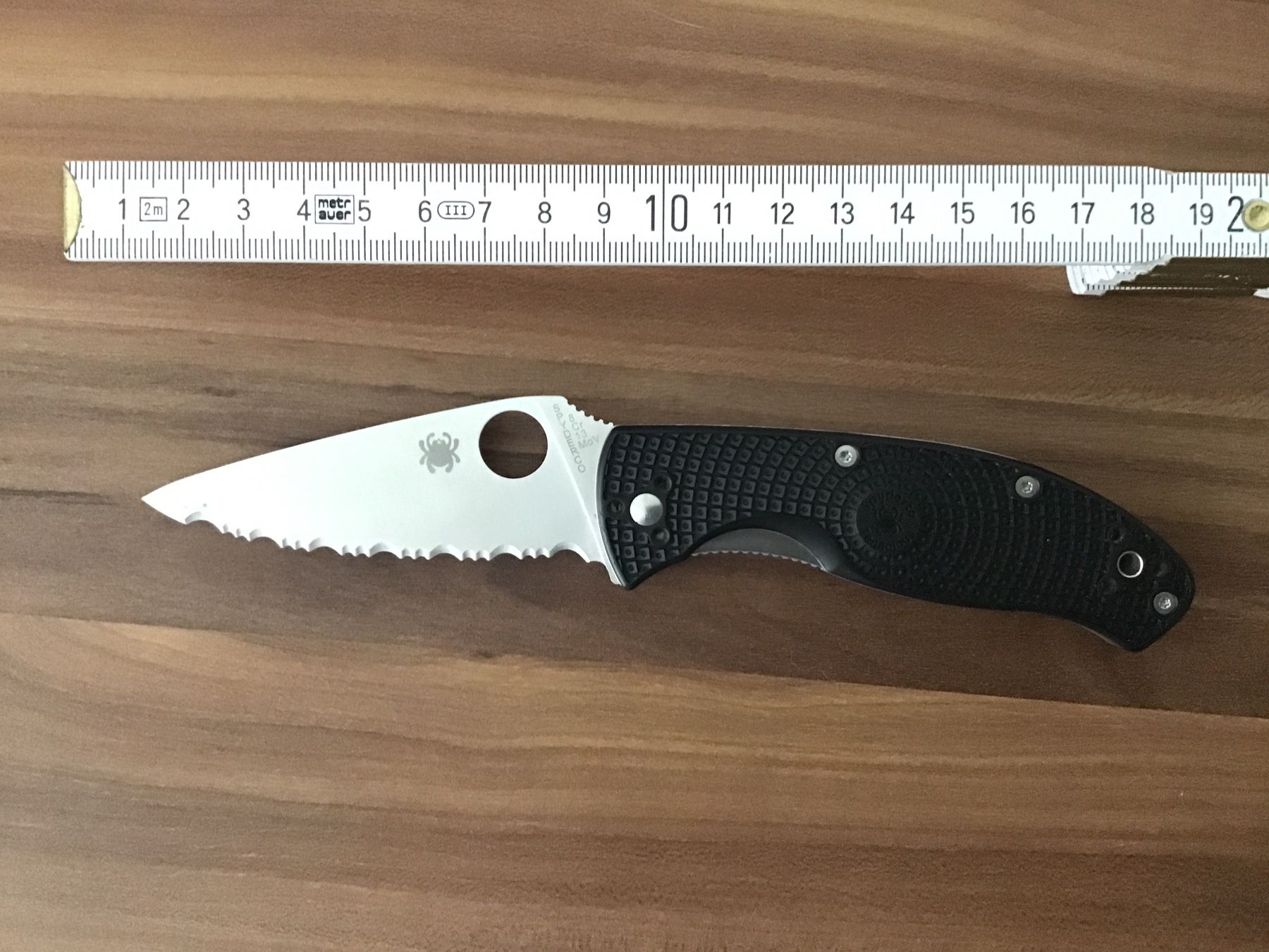 Spyderco Couteaux de poche: Spyderco Tenacious Wellenschliff – D'occasion à Rheinfelden par dhen