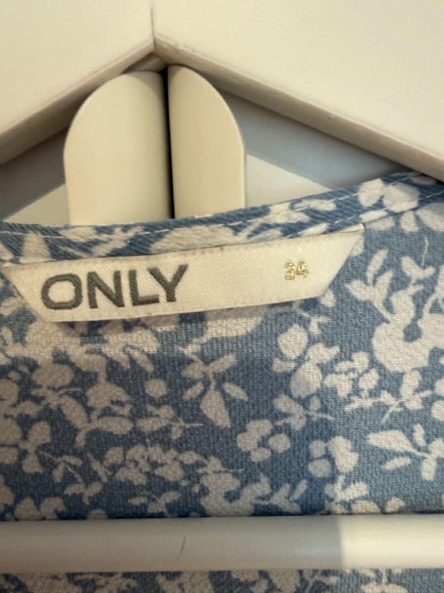 Only Kleider: Wickelkleid ONLY hellblau geblümt Grösse 34 – Gebraucht aus Zürich von FionaLuzia 2