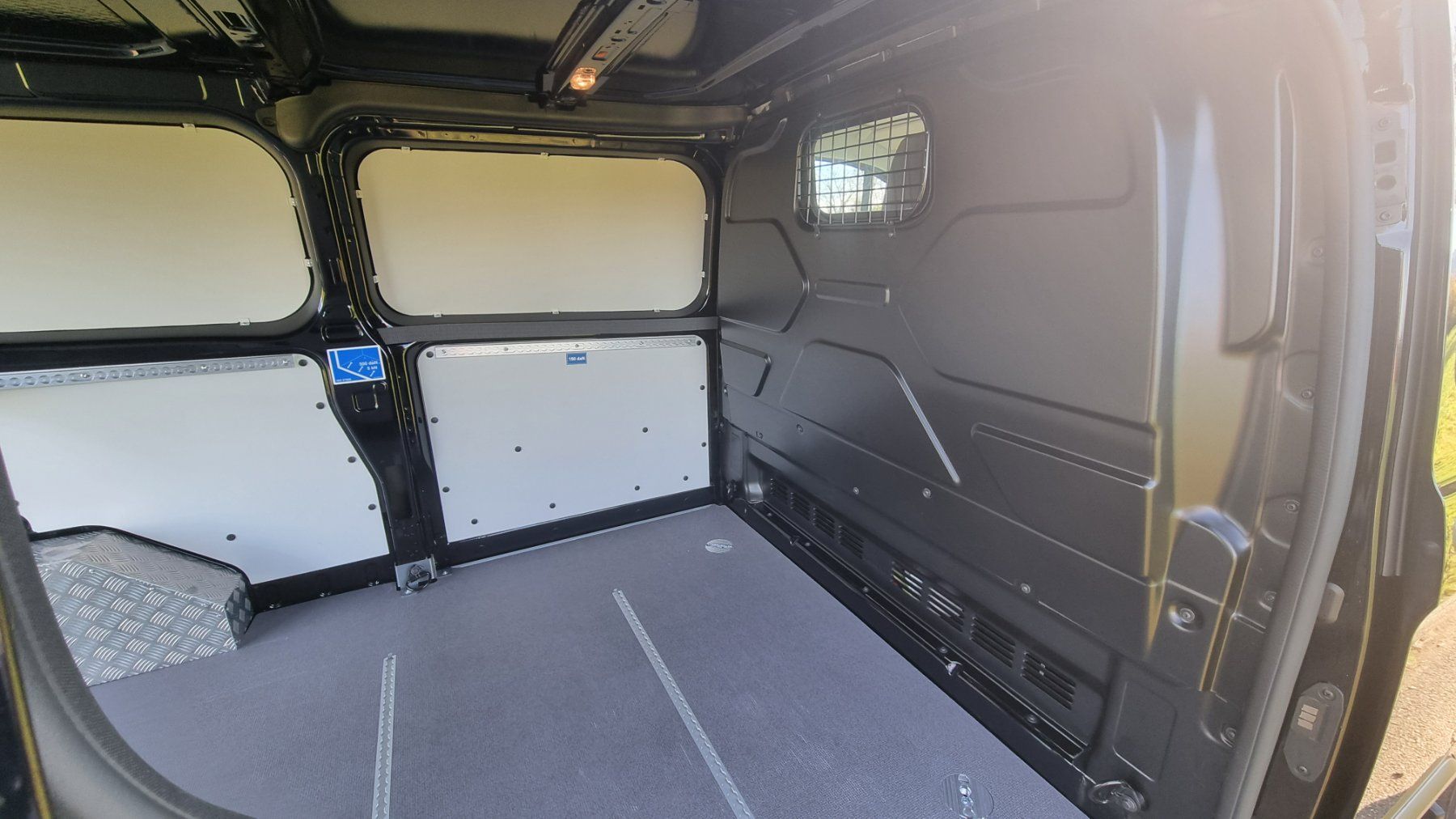 Ford Nutzfahrzeuge: Ford Transit Custom 320 L2 Trend – Gebraucht aus Wahlen von Veani 5