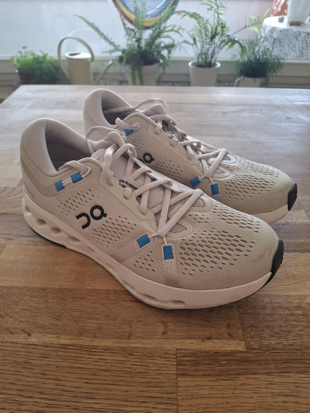 On Damenschuhe: On Cloudsurfer 2 beige – Neu (gemäss Beschreibung) aus Zug von mike.m 1