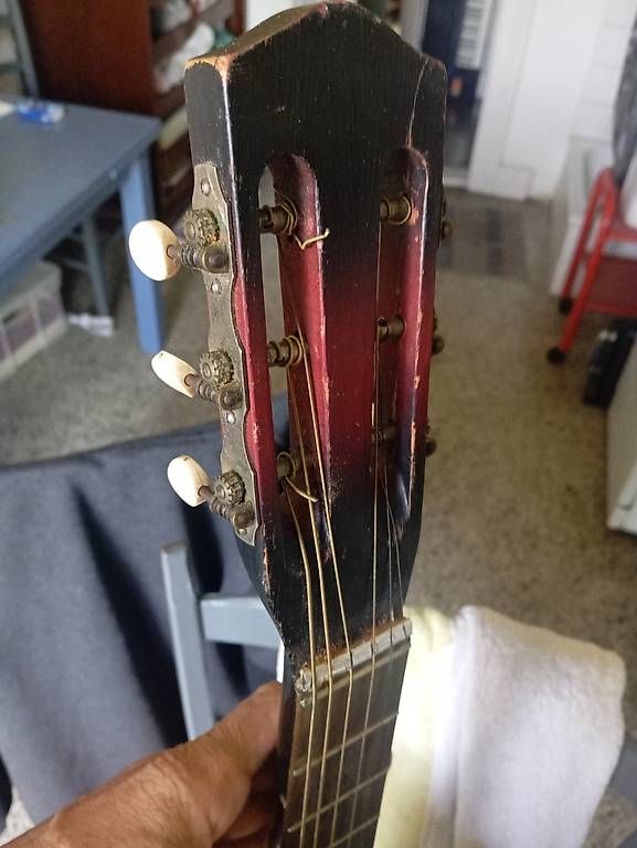 Strumenti musicali: Accoustic guitar – Usato da Basel venduto da Petergunn 3