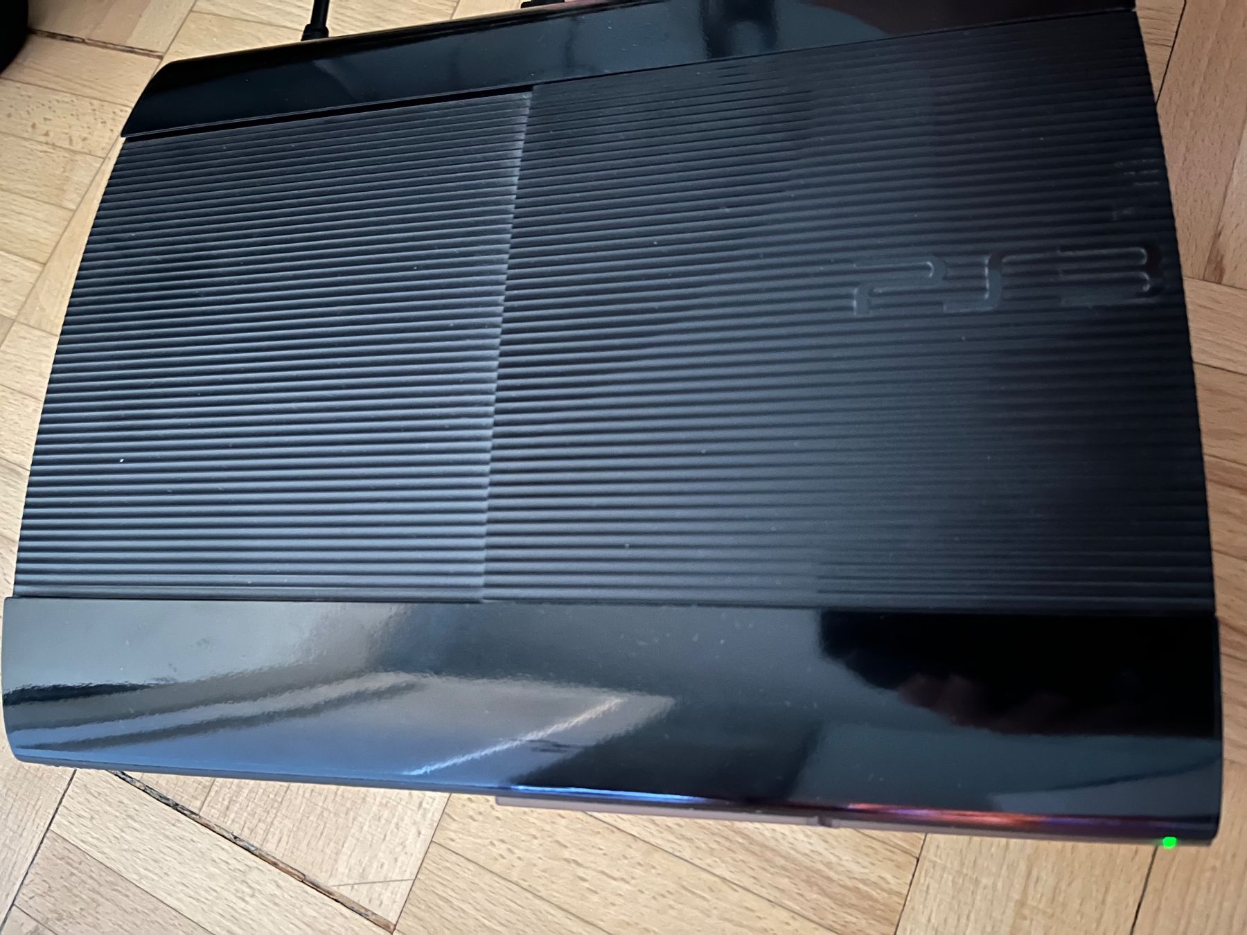 Sony Konsolen: PS3 Super Slim Konsole inkl 3 Controller – Gebraucht aus Basel von Ruemli17 1