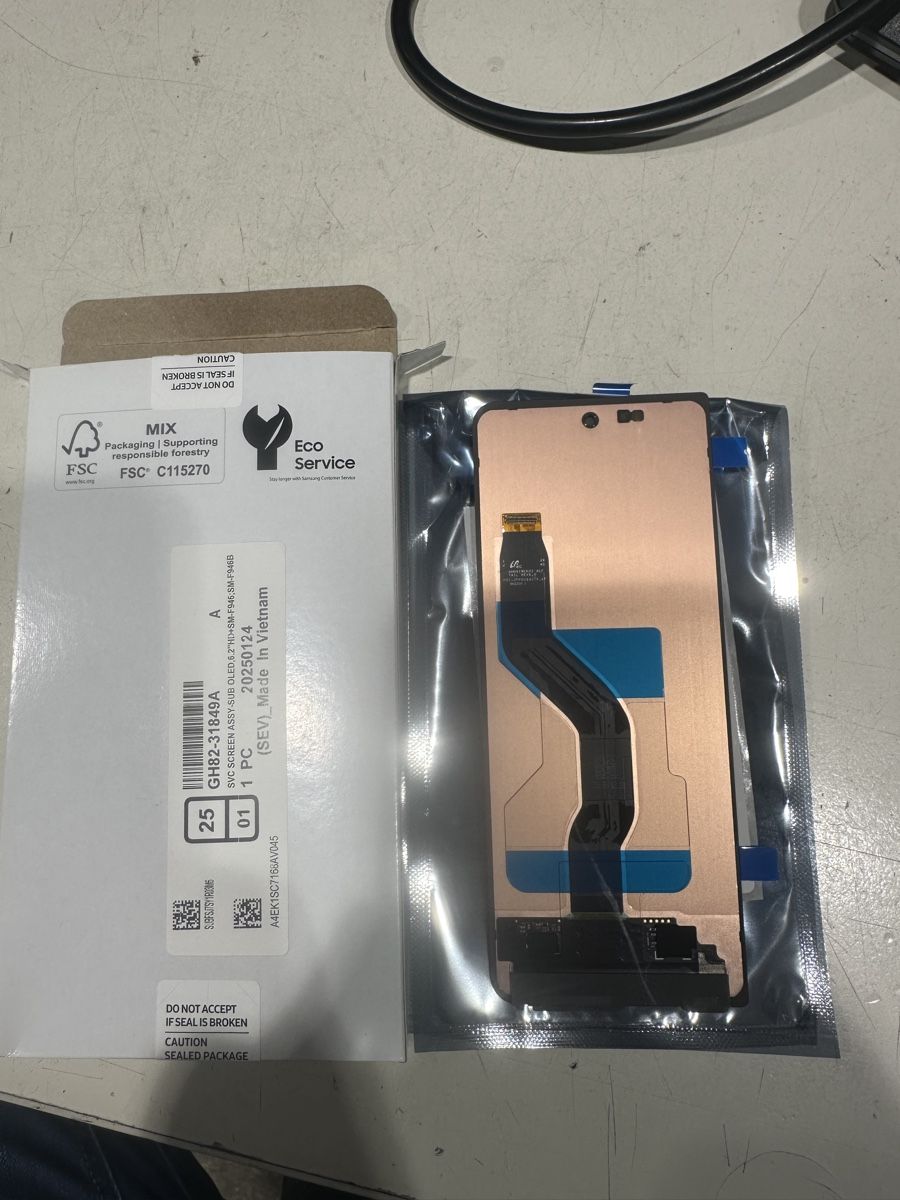 Samsung Telefoni cellulari / Smartphones: Original Samsung Galaxy Z Fold 5 Aussendisplay – Nuovo e nell'imballaggio originale da Bern venduto da Picatcho 3
