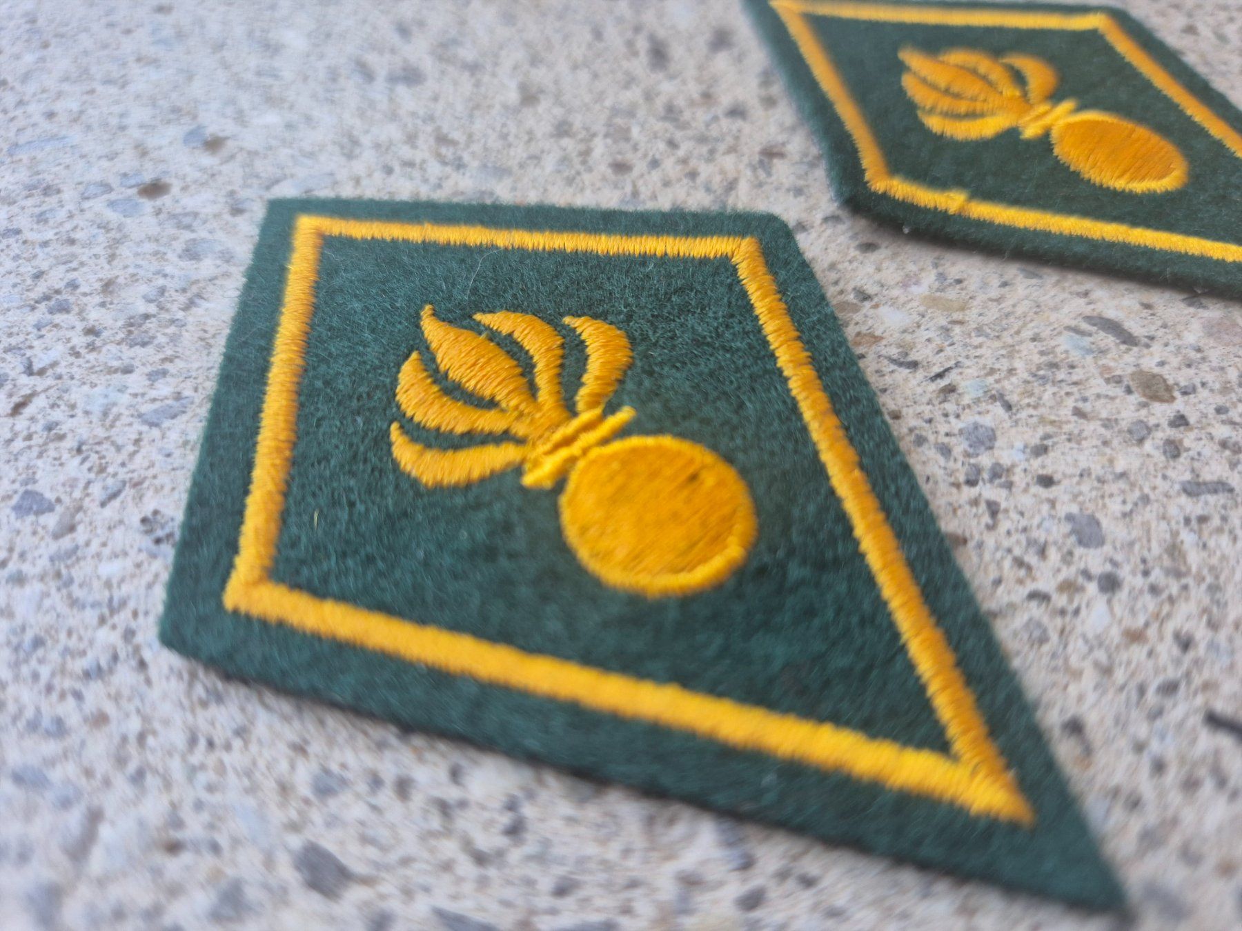 Schweizer Armee Placchette & Badge: *** Kragenspiegel Grenadier neue Version *** – Nuovo e nell'imballaggio originale da Riedholz venduto da fr_sIruP 1