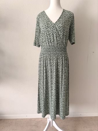 Bodyflirt Kleid grün mit Blumenmuster, Gr. 36/38