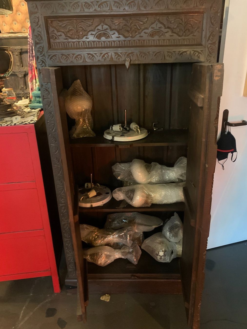 Schränke: Alter, indischer Schrank | LIQUIDATIONSVERKAUF – Neu (gemäss Beschreibung) aus Luzern von juliam_ 1
