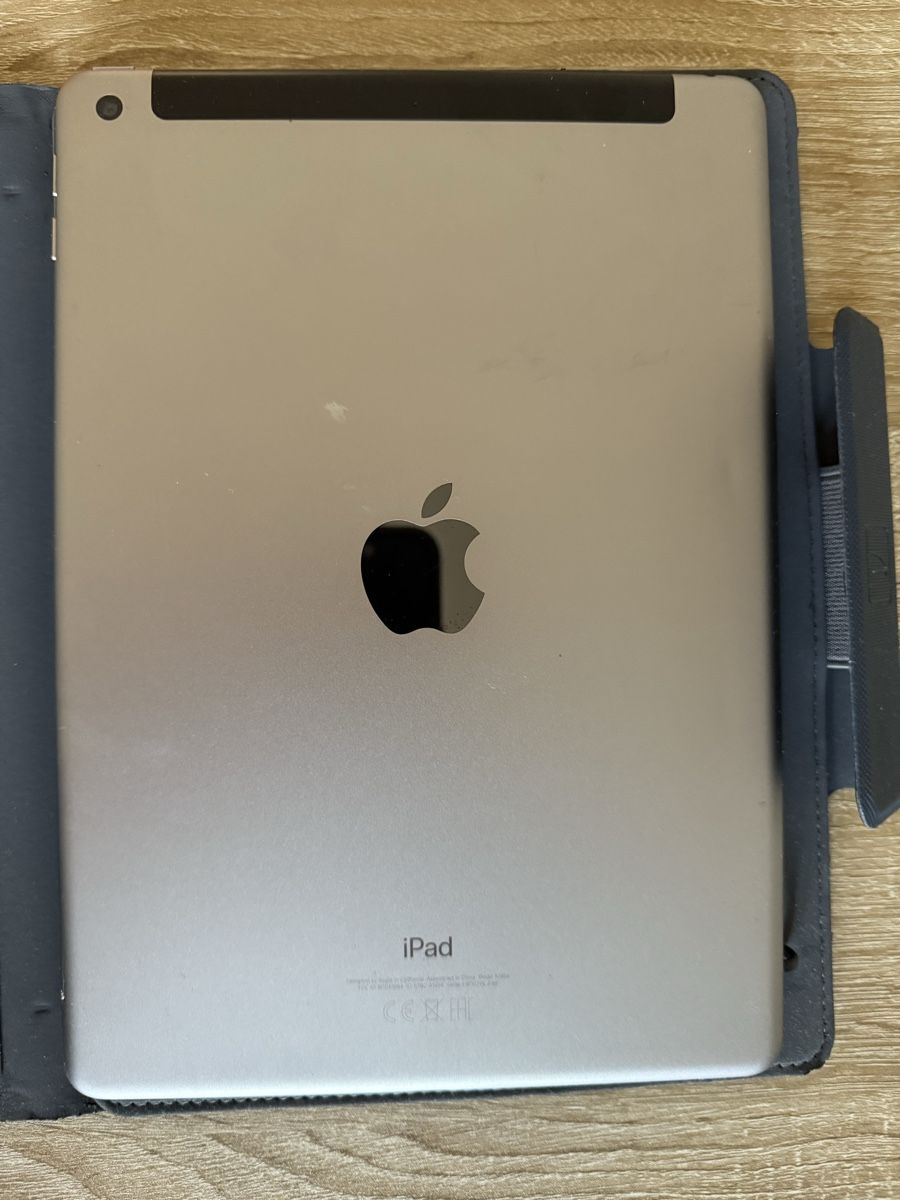 Apple Tablet PC: iPad 2016 with portable keyboard – Usato da Dietikon venduto da leo_2bf6 1