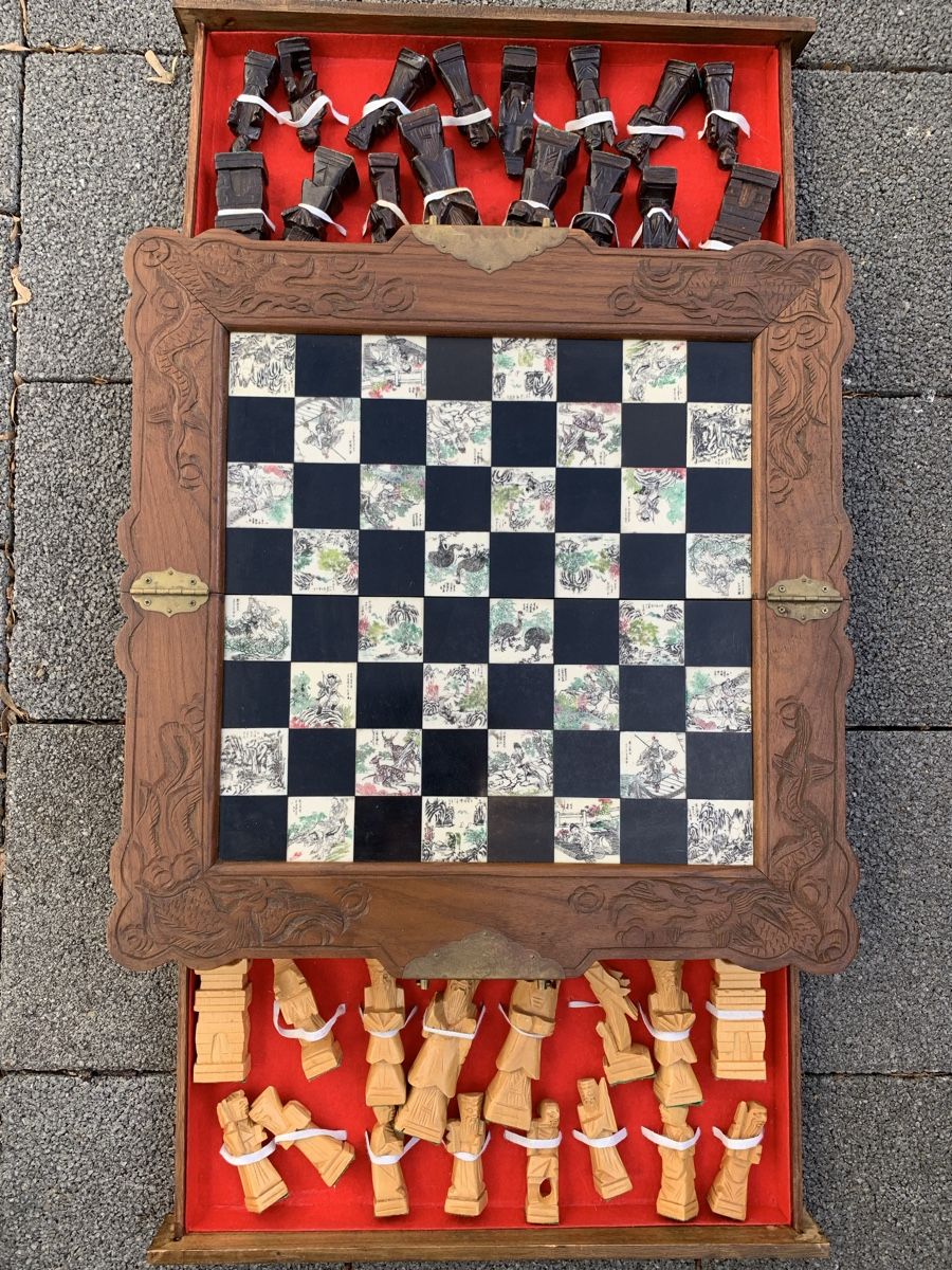 Giochi: Schachbrett mit Figuren  – Usato da Wangen b. Olten venduto da Finolino28 5