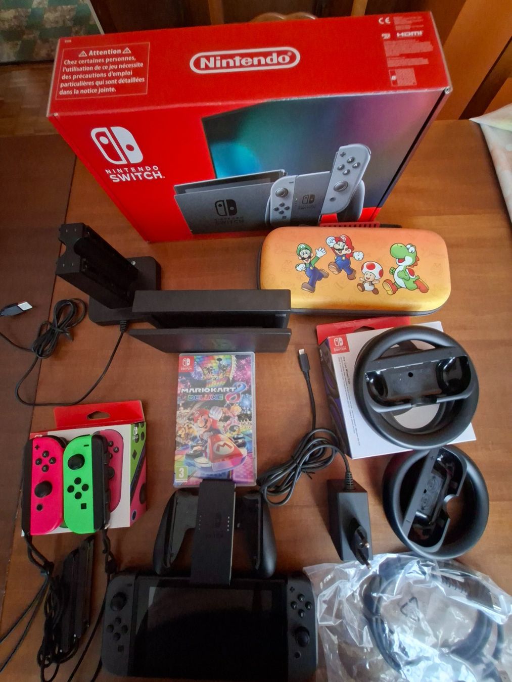 Nintendo Konsolen: Nintendo Switch Bundle: 4 Player + Mario Kart 8 + Zubehör – Gebraucht aus Breganzona von MuttiMaurizio