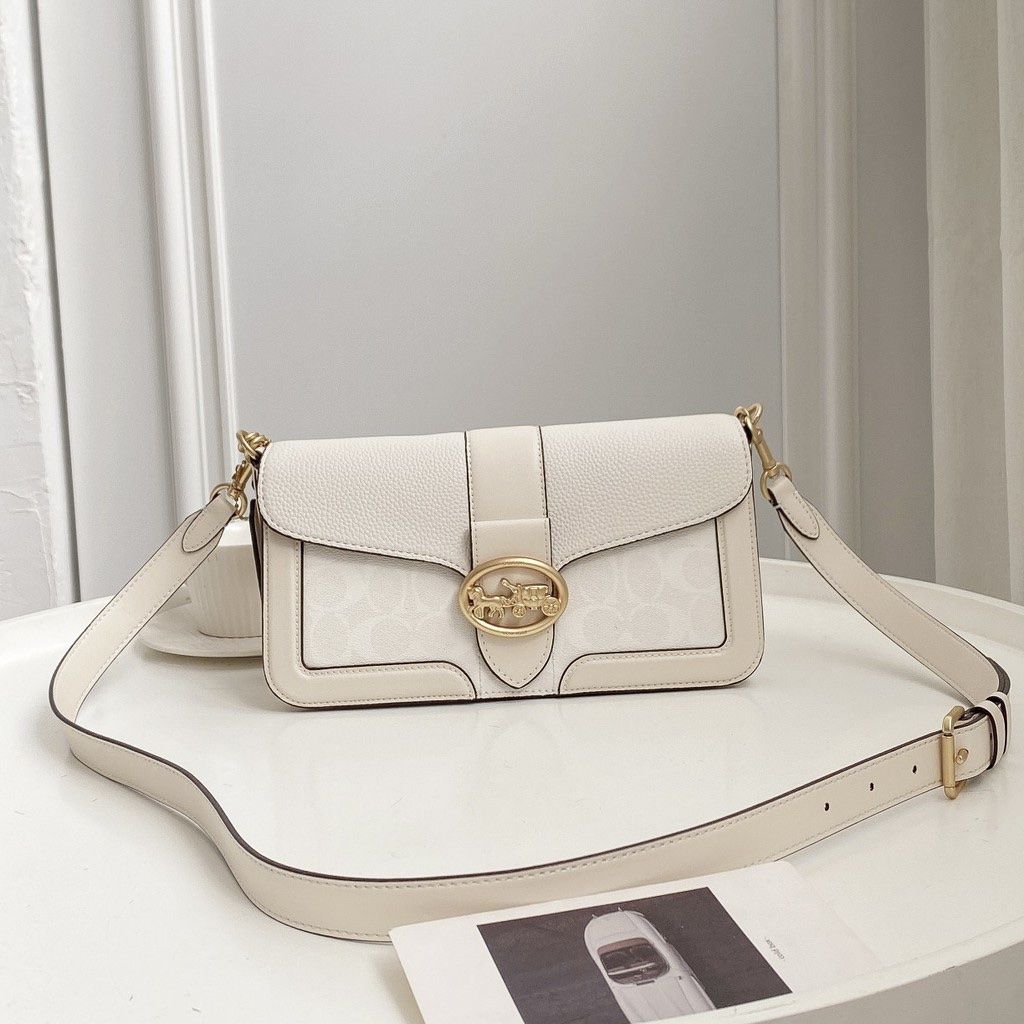 Coach Borse da donna: Coach Georgia Chalk Shoulder Bag – Usato da St.Josefen venduto da lop_lh8d 1