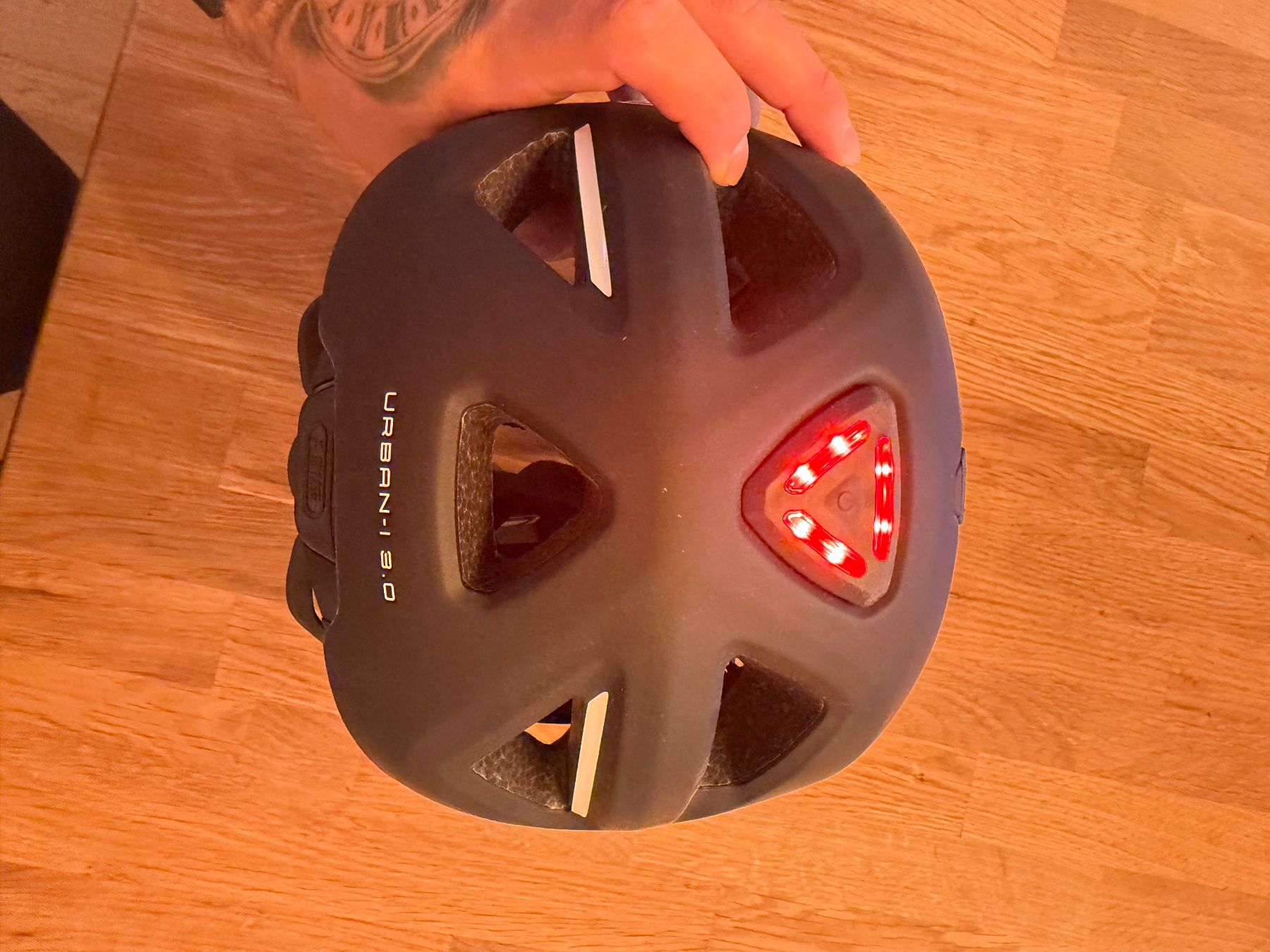 Caschi: Fahrradhelm Abus schwarz matt mit Licht. – Nuovo (secondo la descrizione) da Burgdorf venduto da Amiir83 3